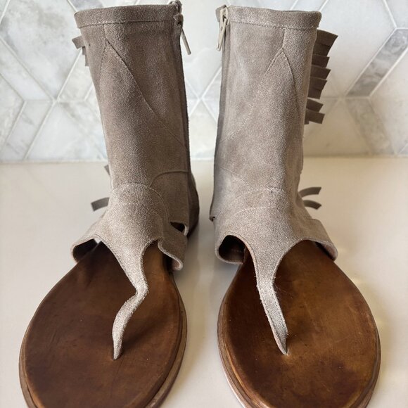 Artisan by Zigi 8 Gladiator Sandal Gray Grey Taupe Suede Frills Zipper Aldonza - Picture 2 of 8